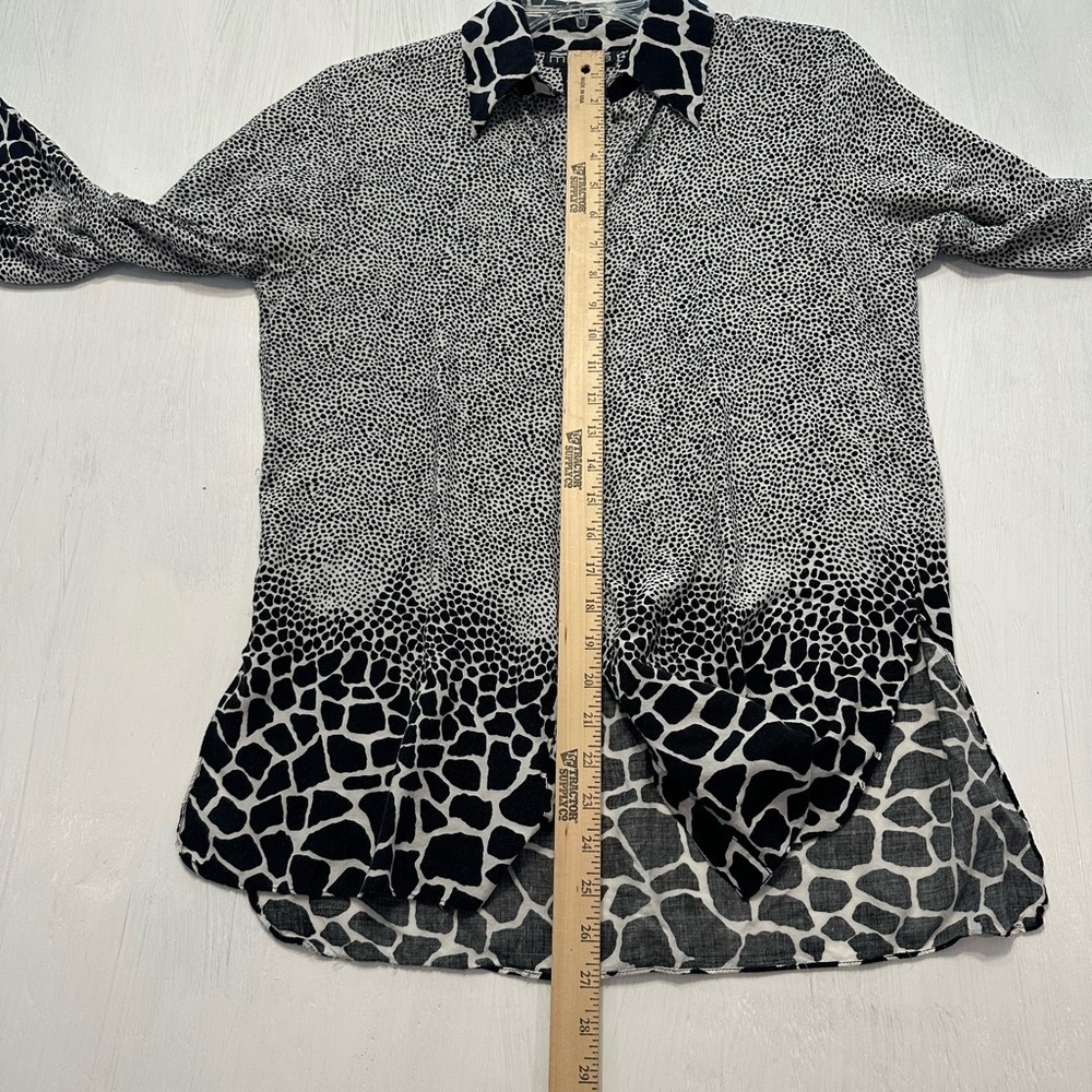 Mishca Women’s Black White Animal Print Button Front Rayon Blouse Top L - Picture 6 of 8